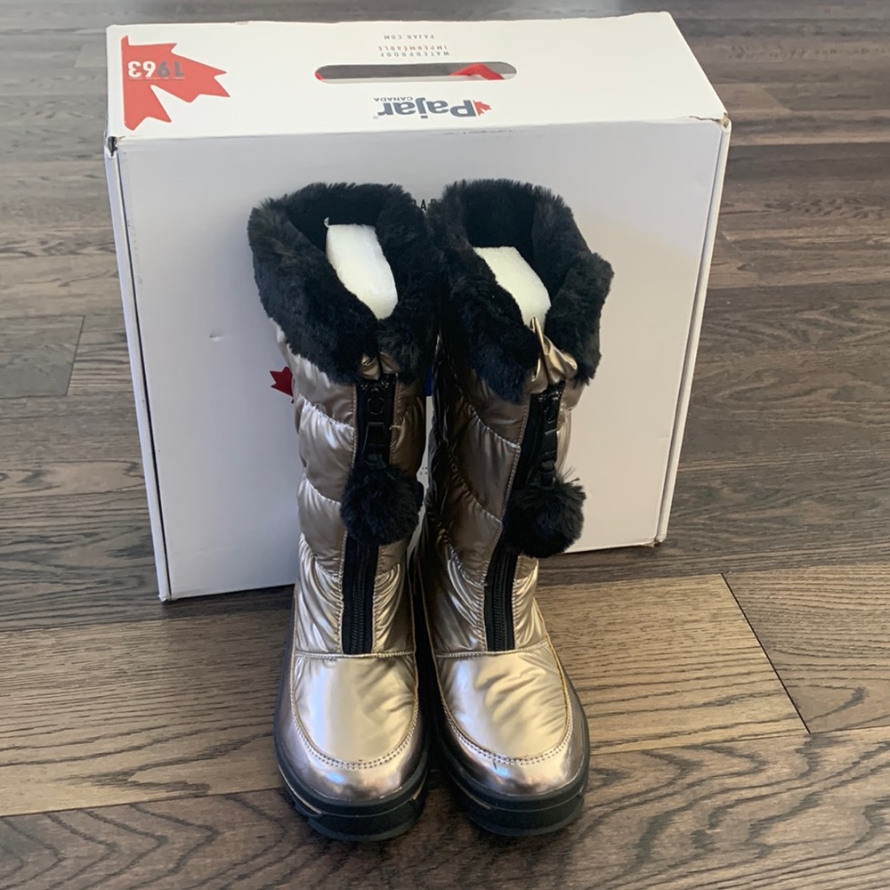 Pajar girls snow boots size 33 ( US size 2) like new